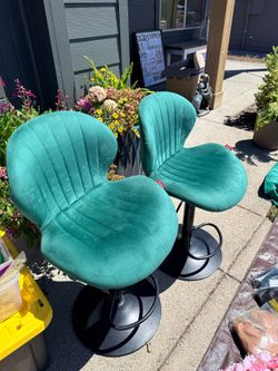 Adjustable height stools
