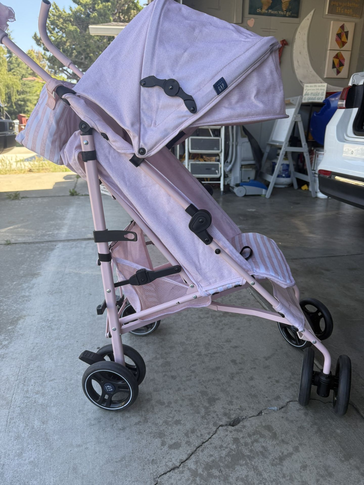 Gap Stroller (Delta)