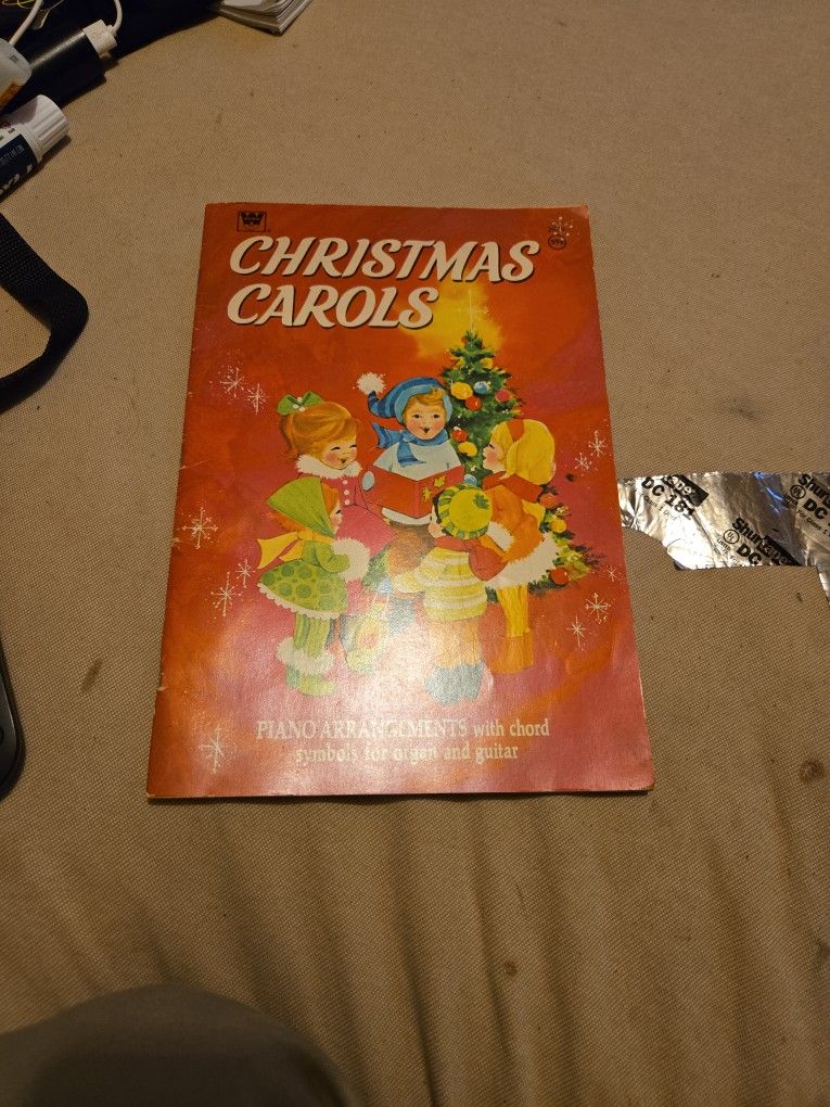 1957 CHRISTMAS CAROLS PIANO ARRANGEMENTS WITH CHORD SYMBOLS FOR ORGAN AND GUITAR
