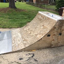 Quarter pipe for skateboard or bmx bike