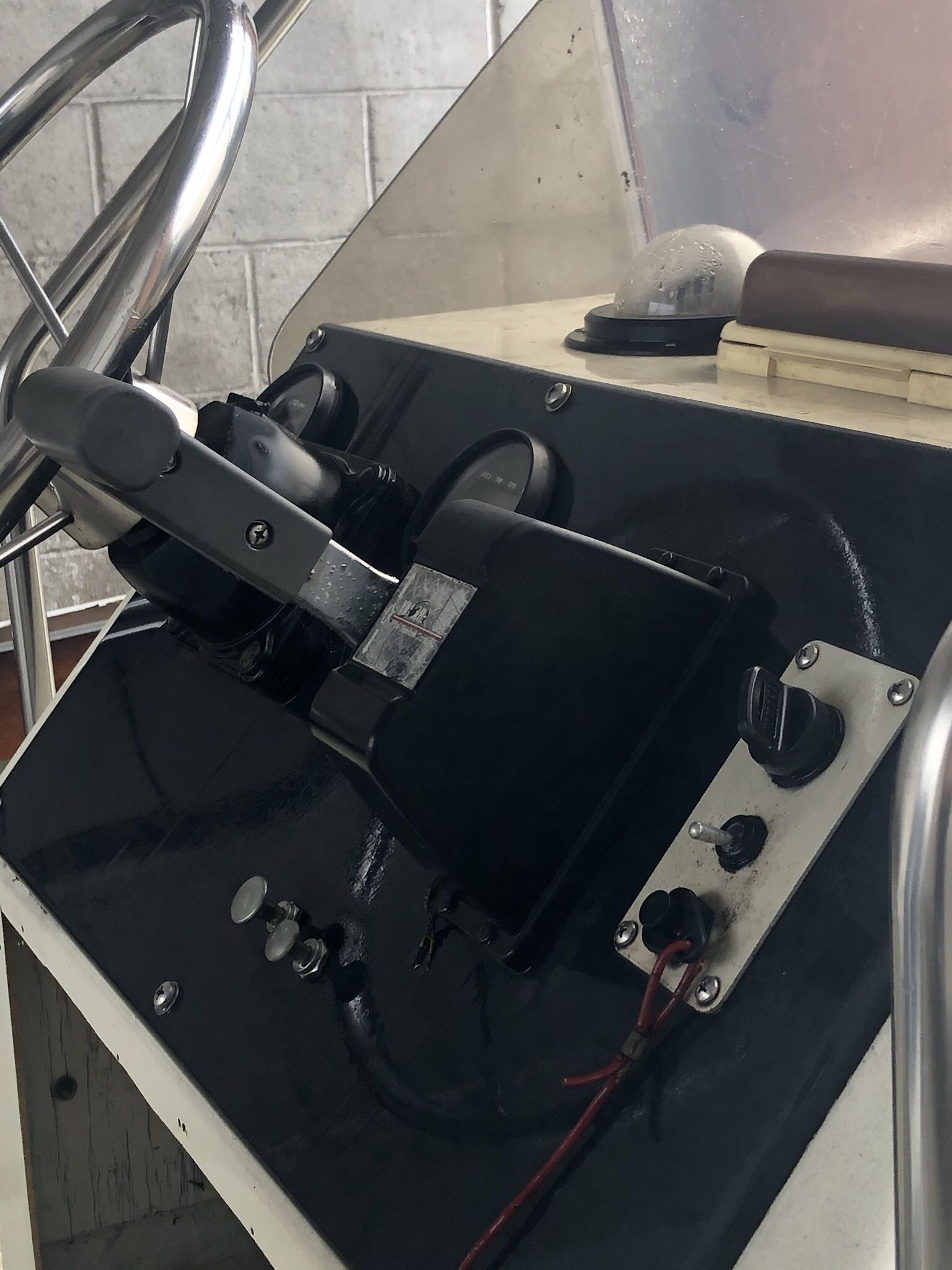 Clean 20’ Boston Whaler Outrage Center Console for Sale in Irvine, CA