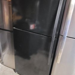Black Whirlpool 18cu Ft Apartment Size 30" Wide Top Freezer Refrigerator 