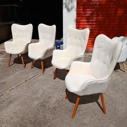 ** BEAUTIFUL WING BACK VELVET TUFTED CHAIRS 