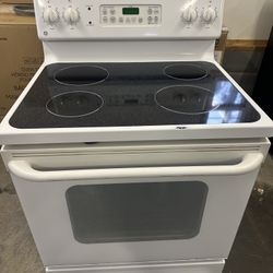 GE White Smooth Top Range 