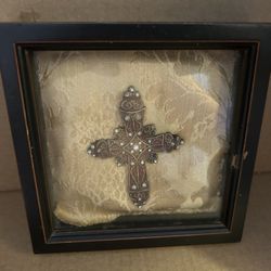 Pretty decorative cross in a box – figure