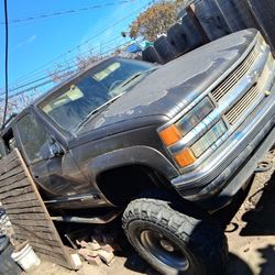 Nineteen eighty nine chevy suburban