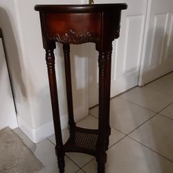 ORIENTAL DECOR A SOLID WOOD TALL STAND