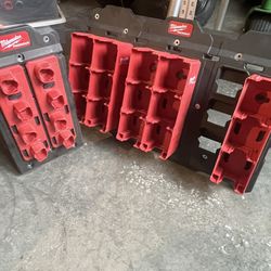 Like new milwaukee packout wall kit including a large wall plate, small wall plate, 5 m18 battery holders and 2 m12 battery holders (each holds 4)