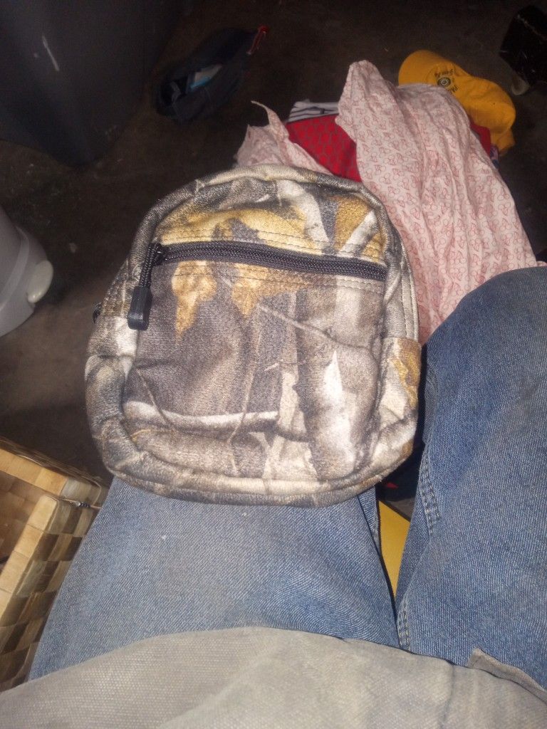 Realtree Hardwoods Hook Zipper Pouch