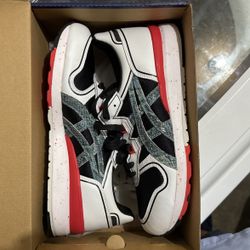 ASICS (California ) 