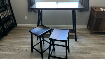 High top table with two chairs