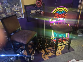 2 Bar stools & Table