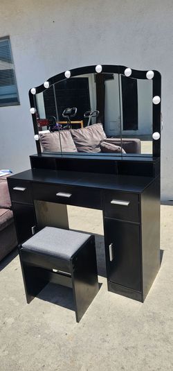 BLACK VANITY