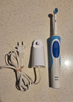 Oral-B Braun Vitality Electric Toothbrush with Charging Base