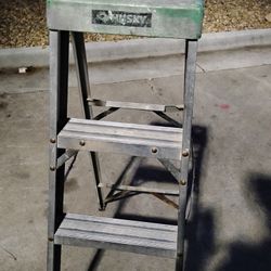 4' Husky Aluminum Ladder 