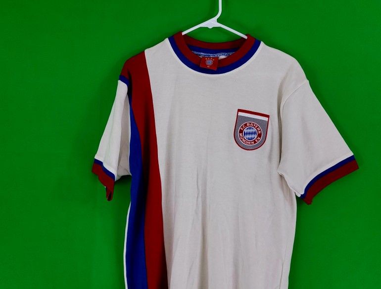 Medium Retro Bayern Munich 73/74 White Away Kit