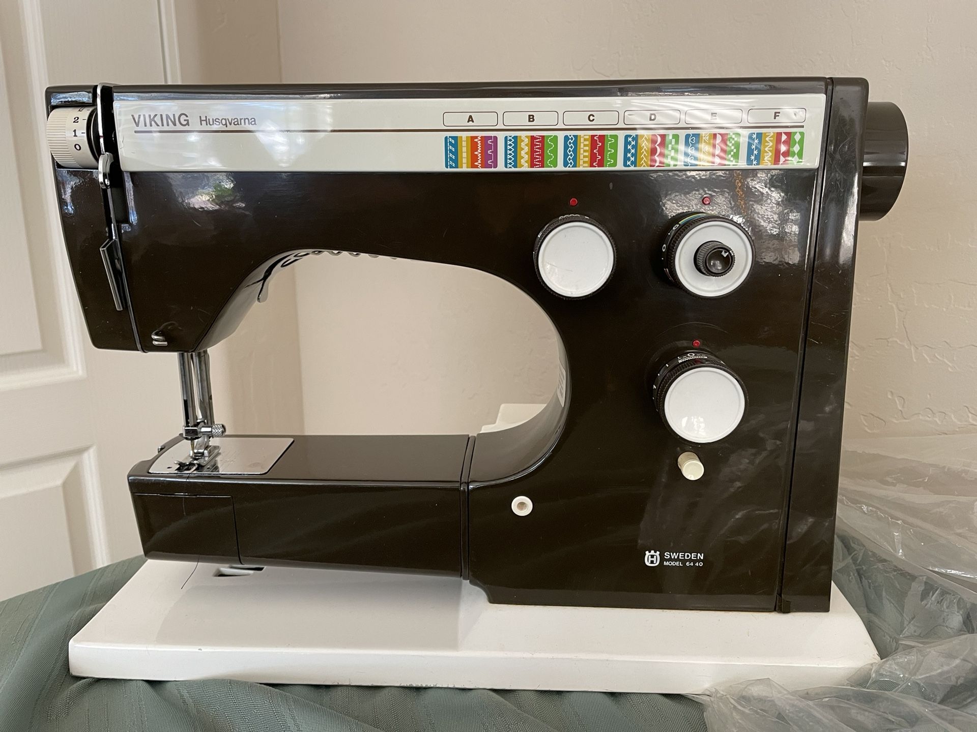 Husqvarna Viking Sewing Machine 