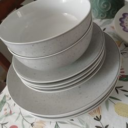 PRETTY SET OF WHITE  SPECKLED DISHES