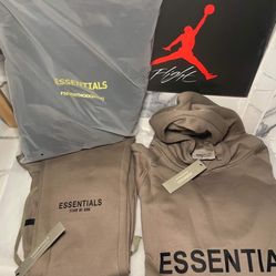 essentials sweatset