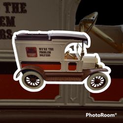 1913 old Ford truck and great perfect condition box awesome