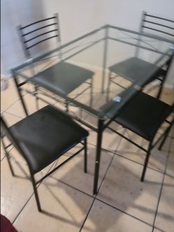 4 chair glass dining room table like new35$ or $20 mesa a pickup only