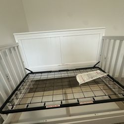 Convertible crib