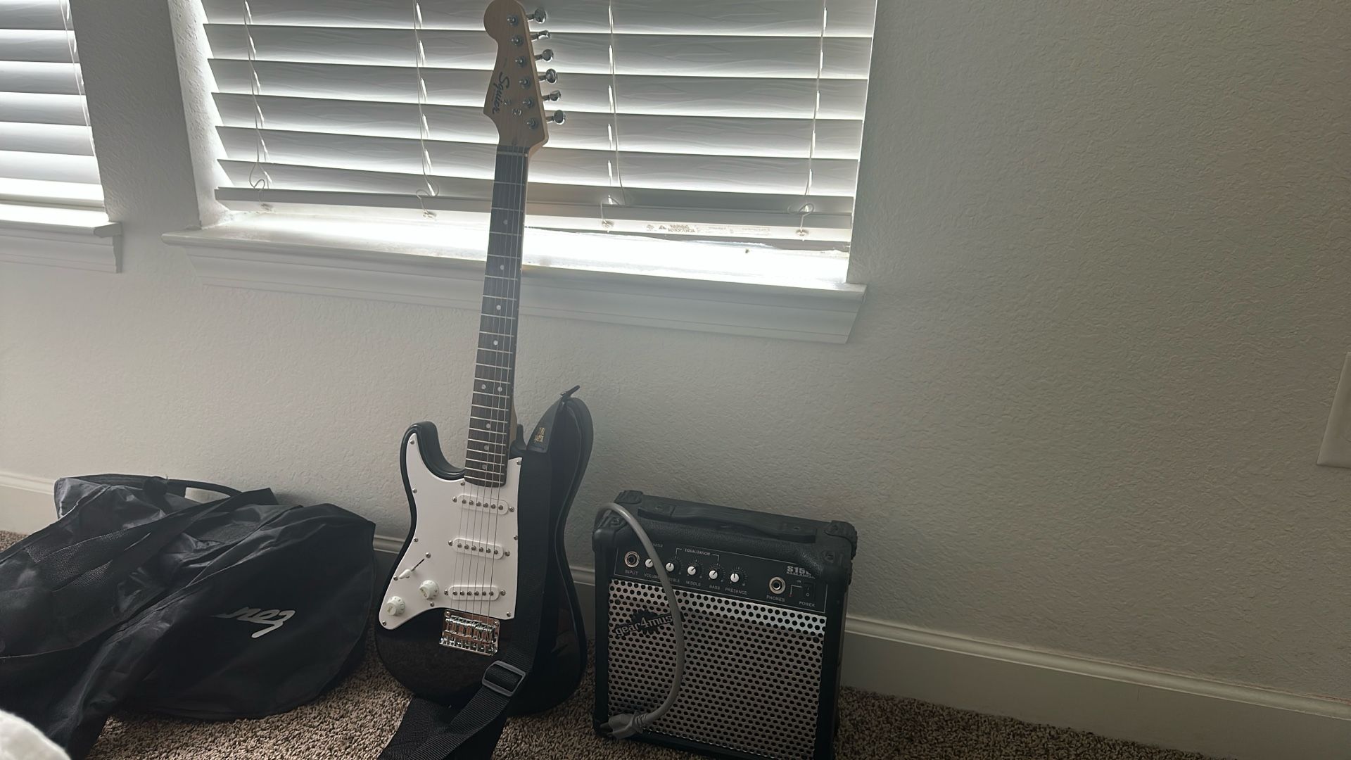 Left Hand Mini Squier with Amp