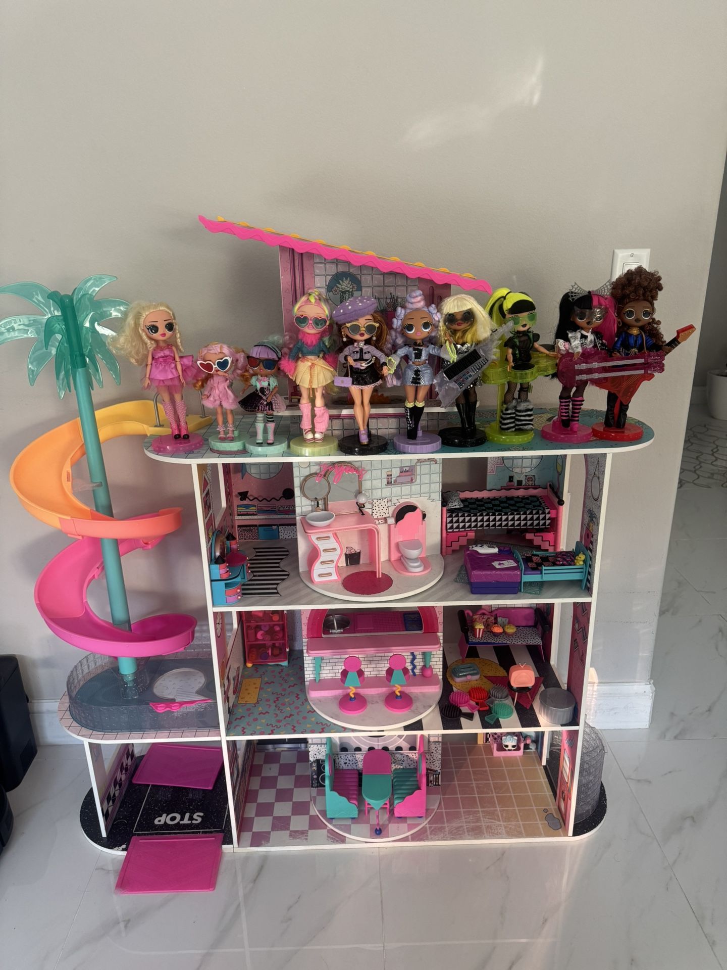 LOL Big house and 43 Dolls