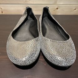 Banana Republic silver flats size 6.5