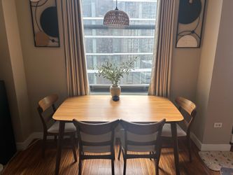 Quality dining room set! In GREAT CONDITION
