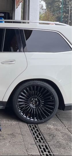 Mercedes gl Gls Gle 22” new blk monsory style rims tires with floating caps