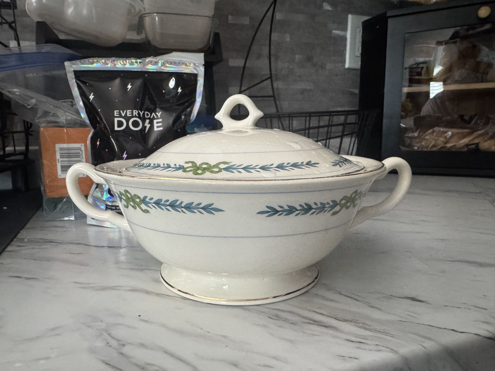 CRO112 by Crooksville vegtable bowl with Lid