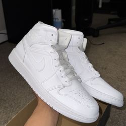 AIR JORDAN 1 MID