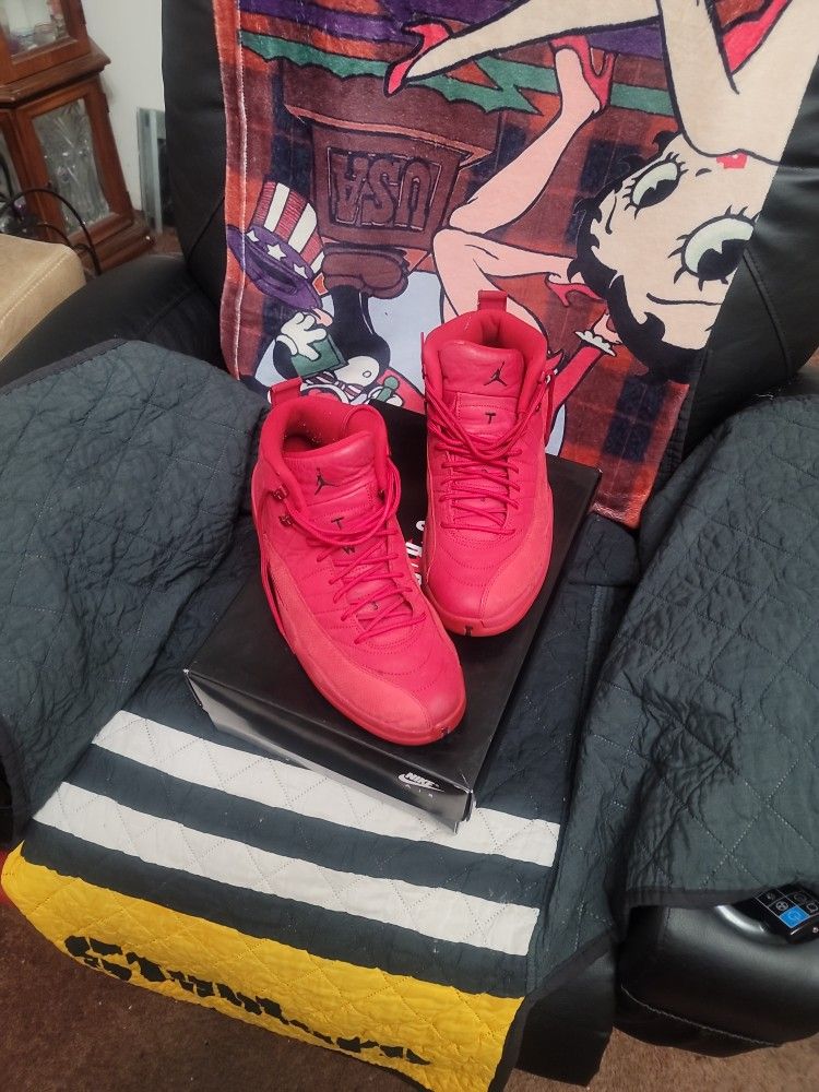 JORDAN'S 23's SIZE 10