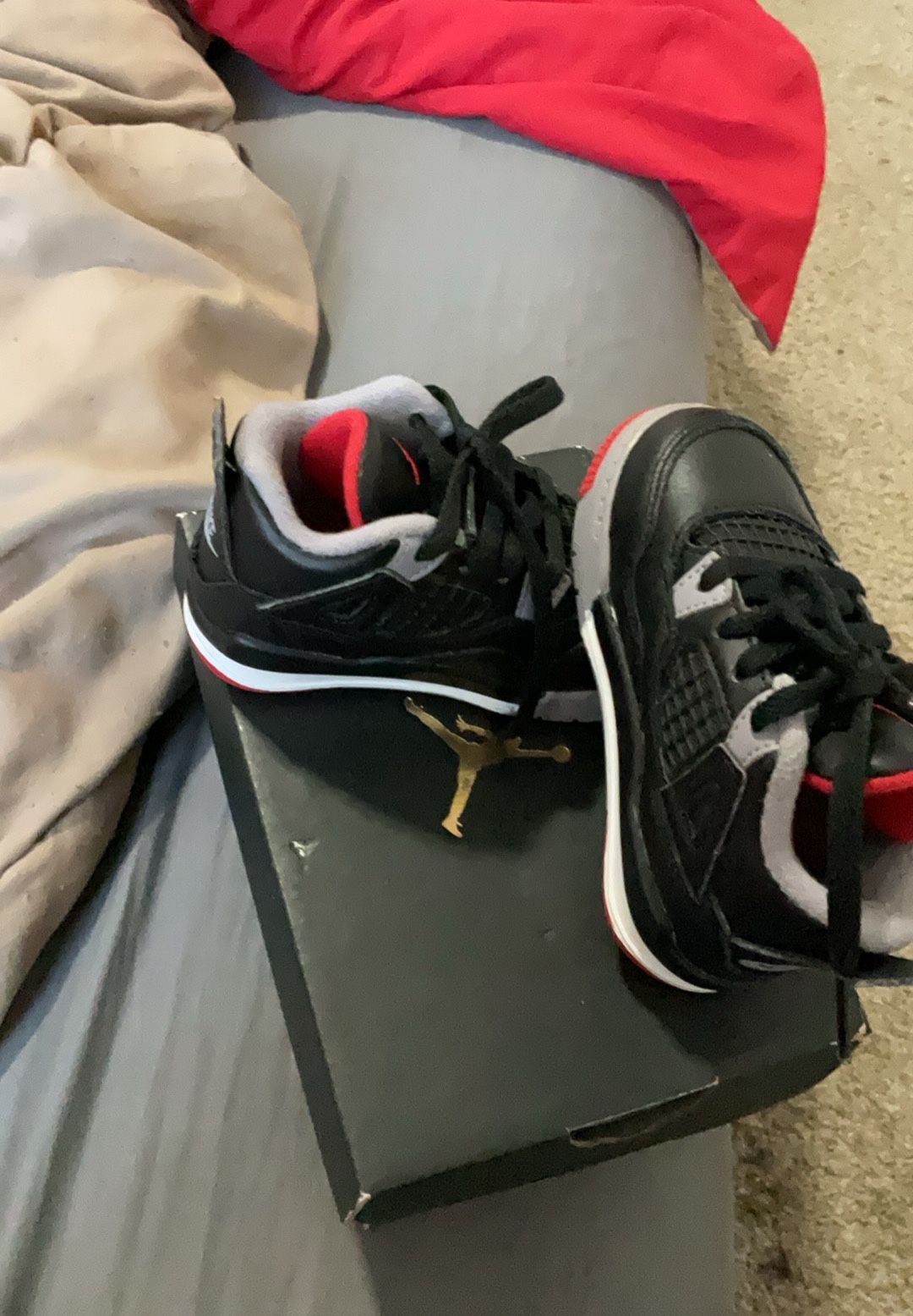 Jordan Retro Black/ Red