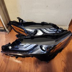2020,2024 TOYOTA CAMRY PAIR OF HEADLIGHTS BLACK HOUSING