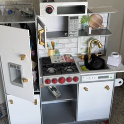 Play Kitchen