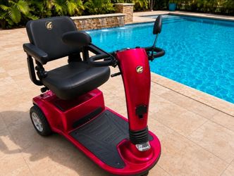 Golden companion mobility scooter like new, used once