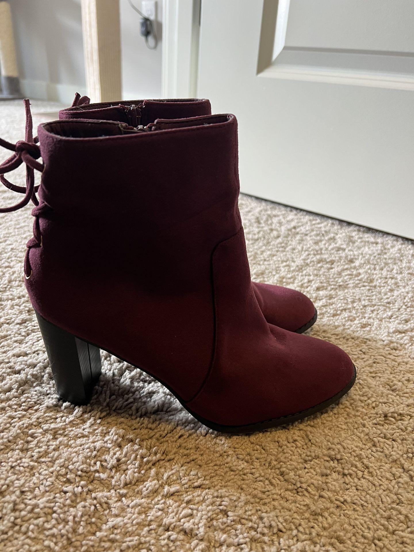 Women’s burgundy heels size 10