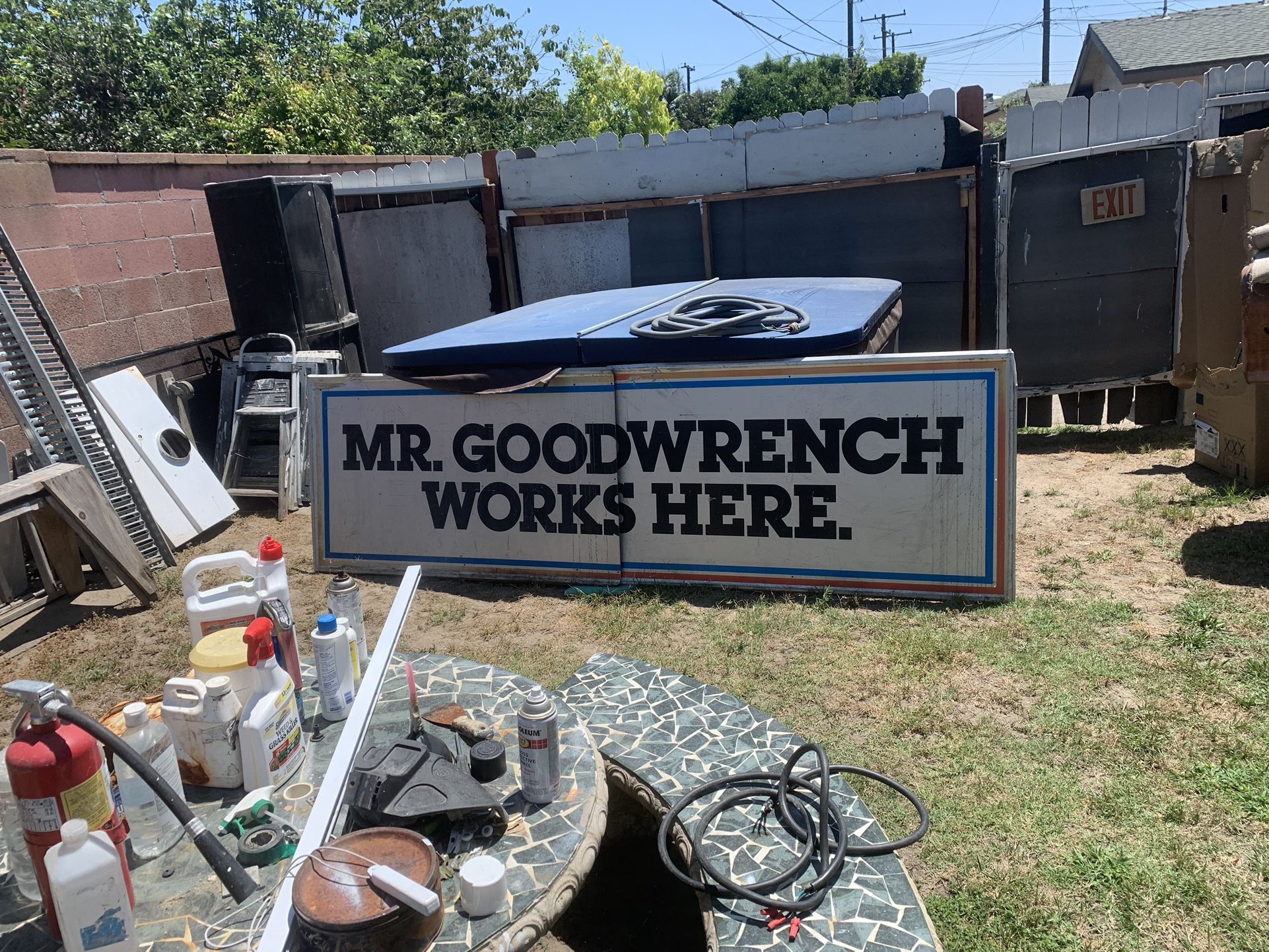 Mr Good wrench Sign