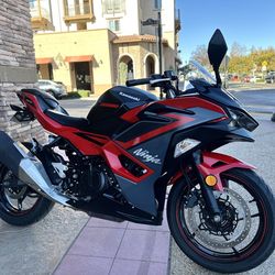 2025 Kawasaki Ninja 500 Abs Passion Red/ Metallic Flat Spark Bla