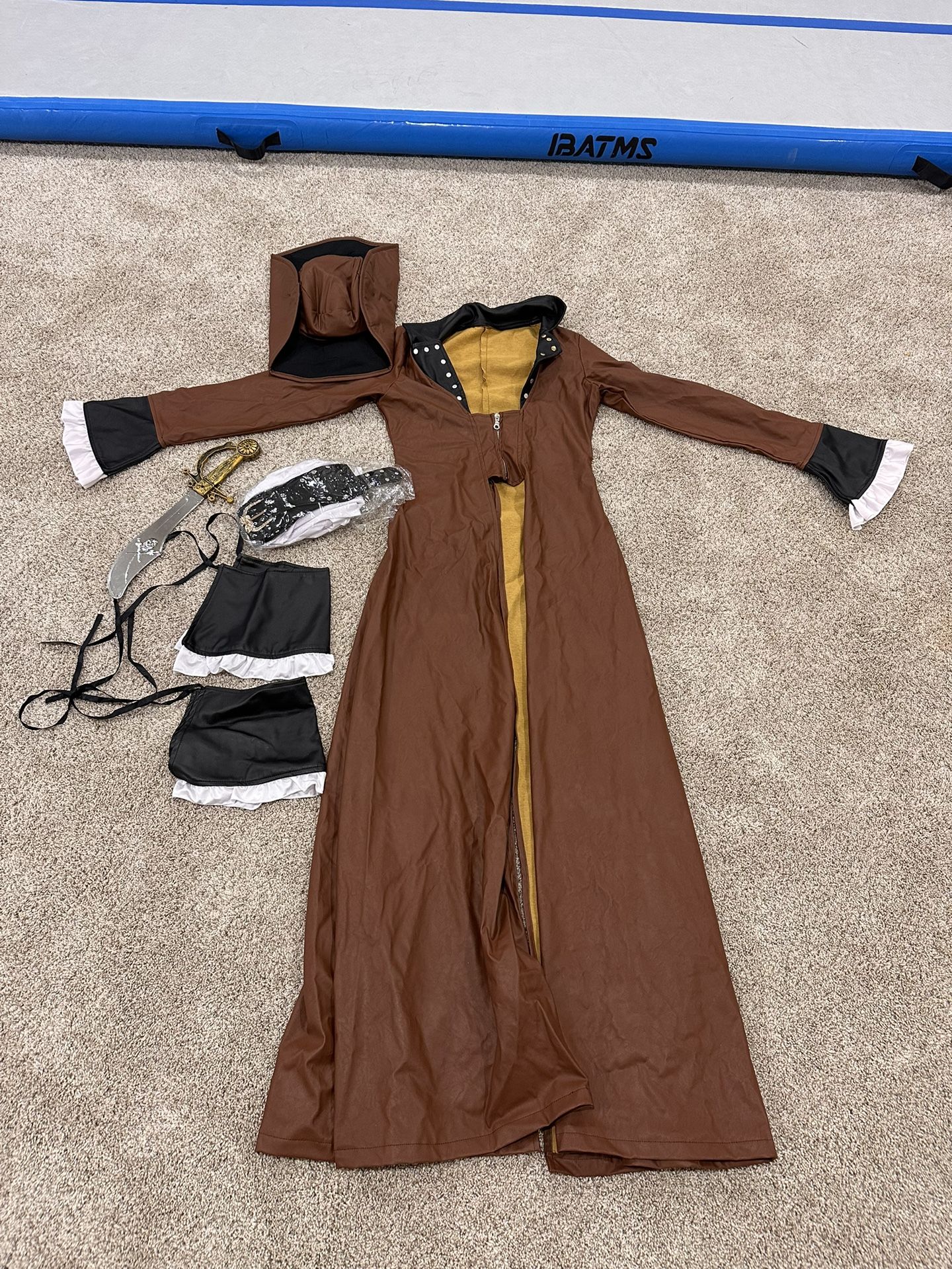 Halloween: Women Pirate Costume