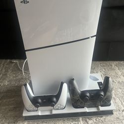 PlayStation 5 Slim 3TB, 2 Controllers, 5 Games 