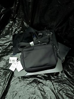 Lululemon | Everywhere Crossbody Bag *2L w/Metal Hardware