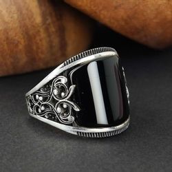 Men's Retro Curved Black Onyx Silver Ring - Size 11