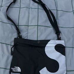 Supreme X North face Bag (can Make Offers)