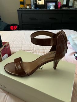 Small hill dressy shoes