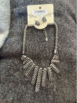 Necklace and earring set