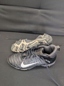 Nike Alpha Menace 2 Football Cleats