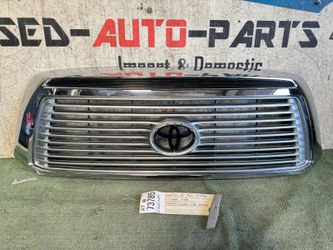2010 - 2011 - 2012 - 2013 TOYOTA TUNDRA FRONT GRILLE OEM AY73785 w/o emblem